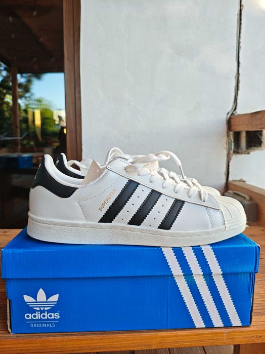 Nowe buty Adidas Superstar 43 białe z czarnym logo