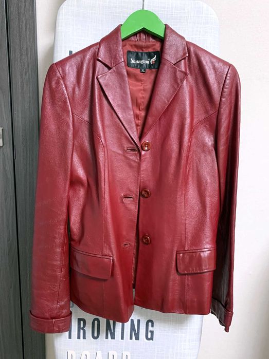 Жіночий піджак шкіряний червоний