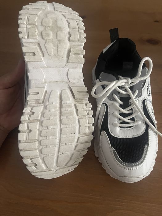 Buty sportowe damskie