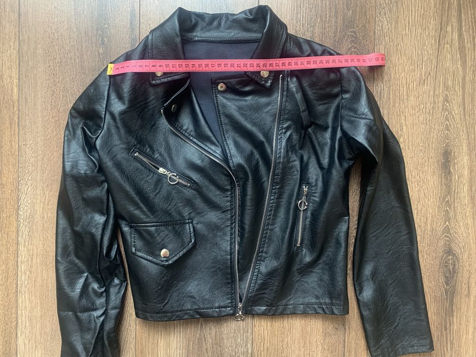 Куртка на  дівчинку 8-9 років в ідеальному стані