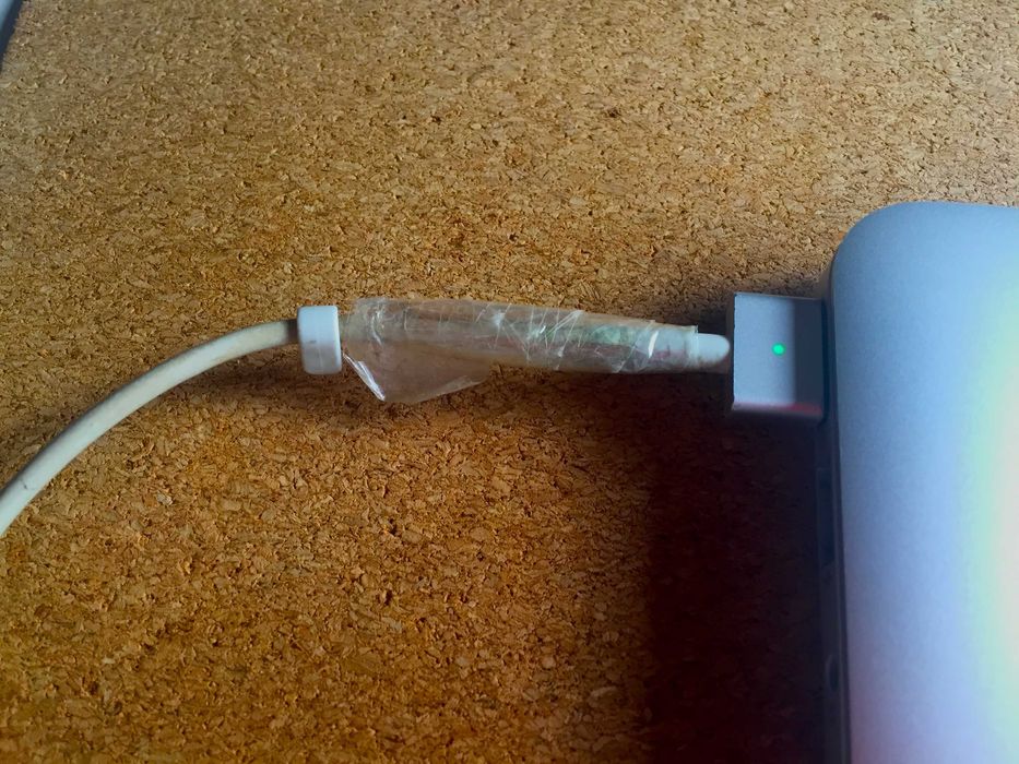 MacBook Air 13” (2017) – 128GB – funciona bem