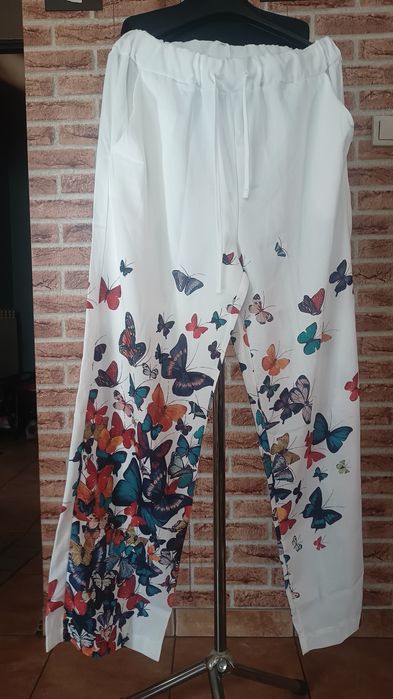 Szerokie spodnie na lato. Motylki