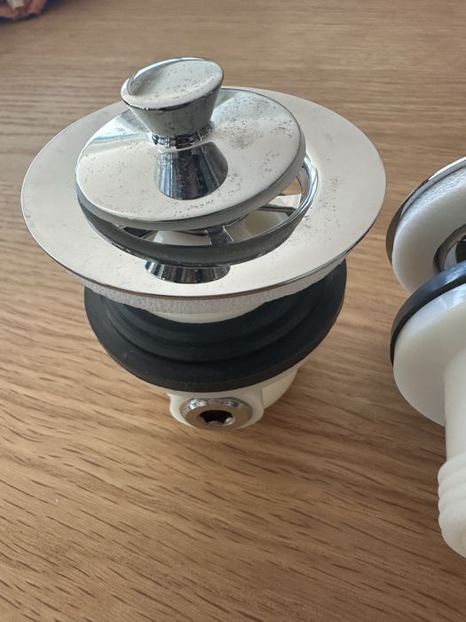 Duas peças para canalizações