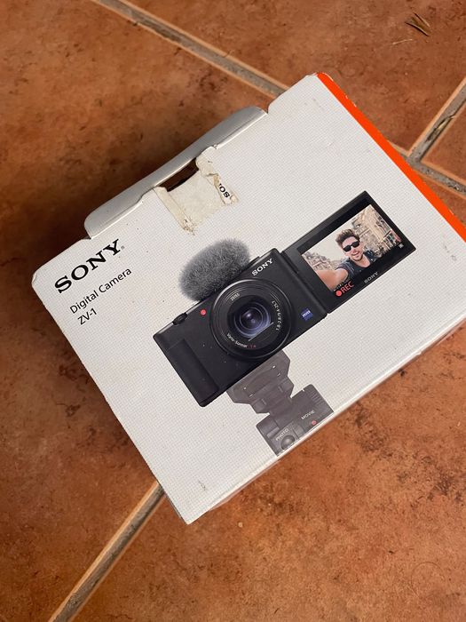 SONY ZV1 - Digital Camera (like new; used only once)63824231324929123
