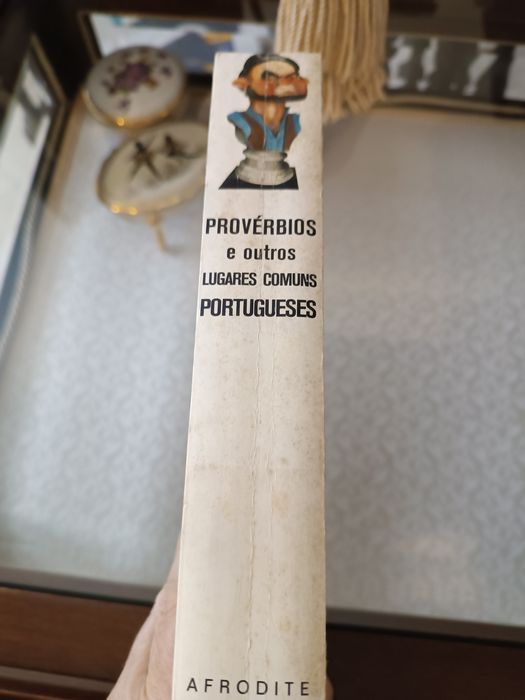 Nova recolha de provérbios e outros lugares comuns Portugueses