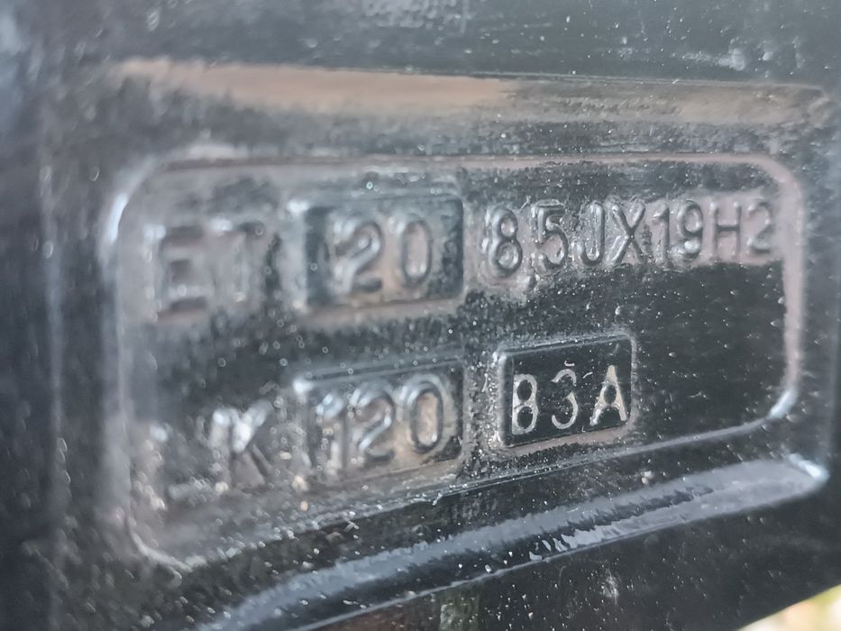Литі диски Axxion)
