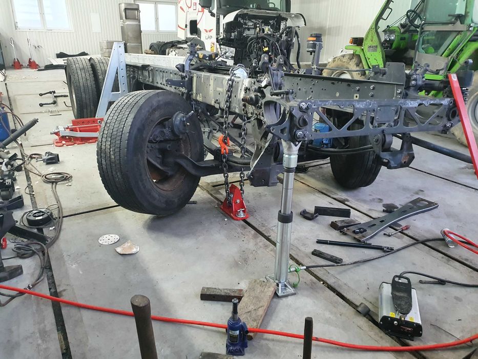 Prostowanie Ram w samochodach ciężarowych i maszynach