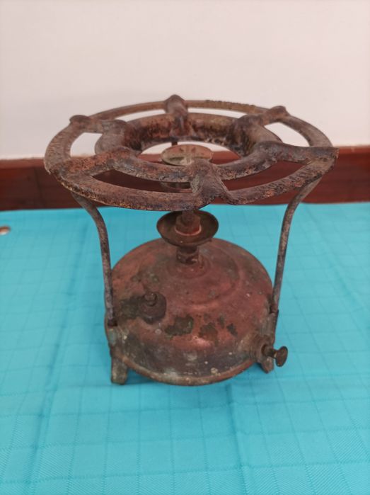 Fogão,a petróleo, muito antigo,made em Portugal,Cormachee