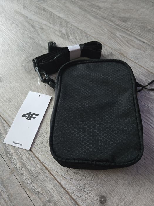 Saszetka na ramię czarna 4F