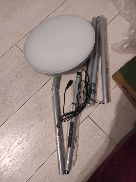 Lampa podłogowa led