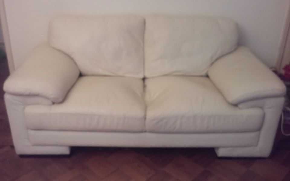 Sofá de 2 lugares,  em pele
