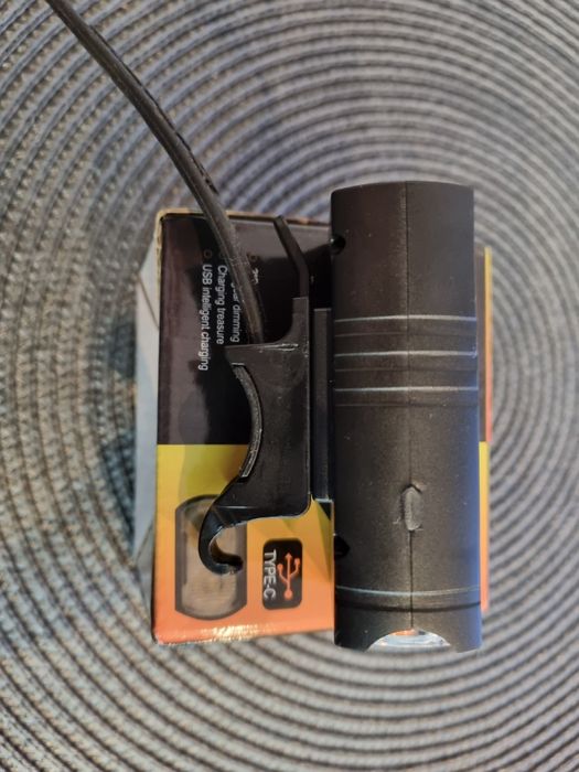 Lampka rowerowa przednia LED USB C
