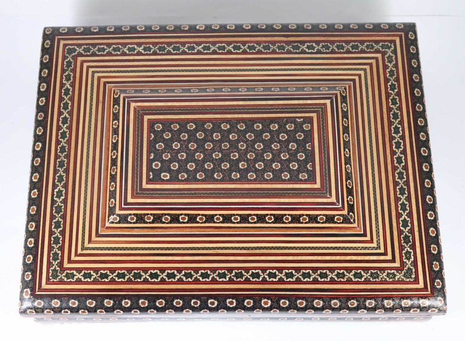 Grande caixa em marchetaria - 40 cm