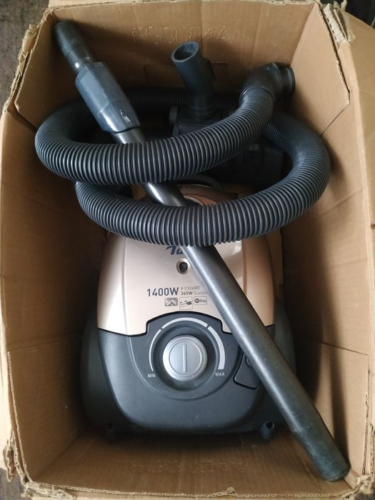 Пылесос новый, ещё даже не выбросили ящик.