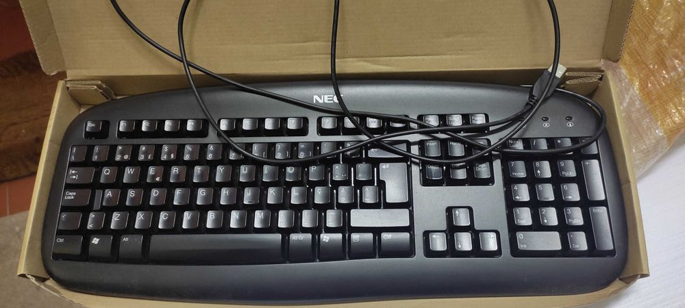 Monitor 17'' e teclado deluxe