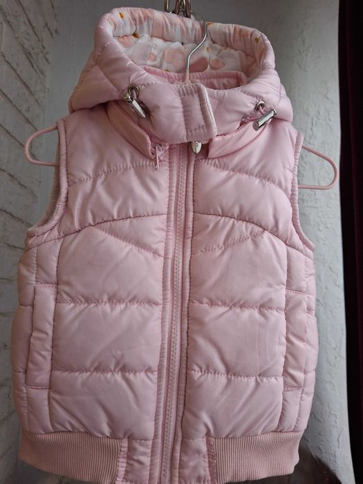 Безрукавка фірми Monna Rosa (Італія). Розмір на 9-12 місяців.