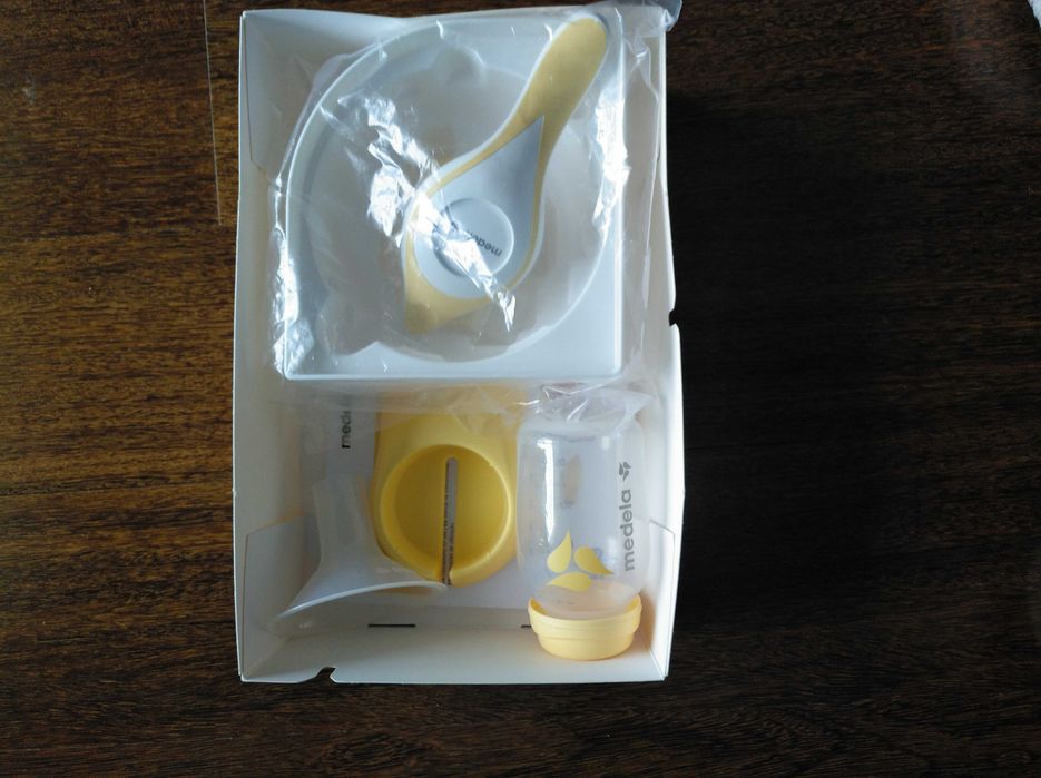 Bomba tira leite manual  e cx de 3 frascos da medela