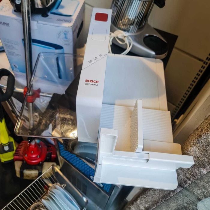 Fatiadora Elétrica Bosch MAS 5600 – Compacta e Dobrável (100W, 220V)