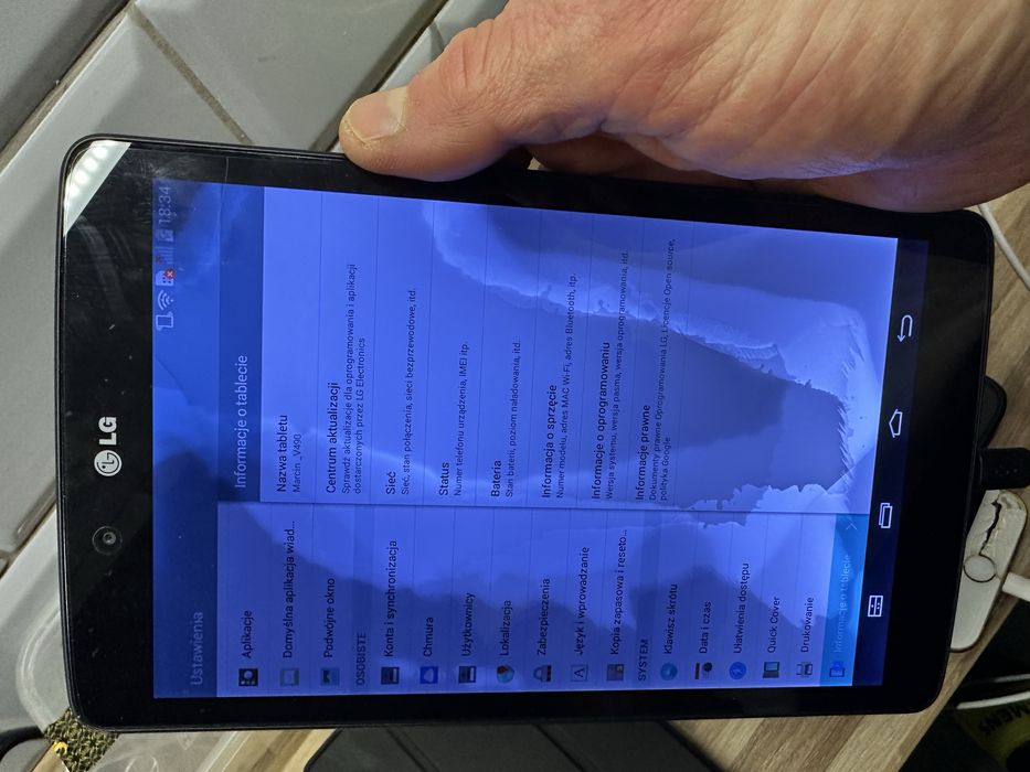 Stary tablet LG. Ekran z cieniami…
