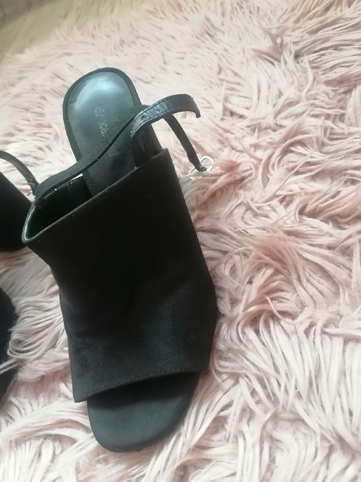 Czarne sandałki na obcasie Graceland Deichmann