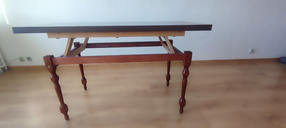 Sprzedam ławo-stół w kolorze wiśnia.