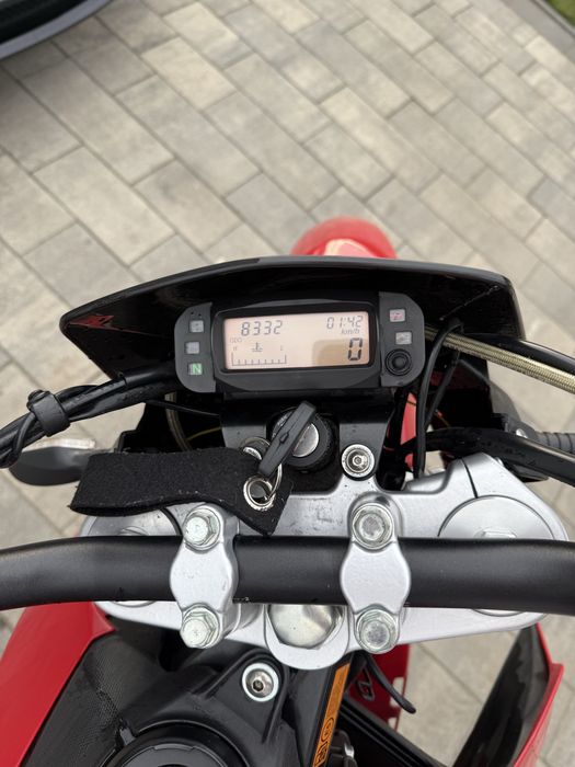 Malaguti xsm 125 aprilia sx 125