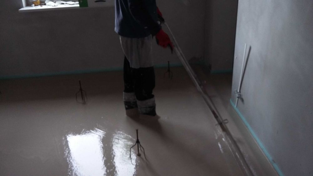 Posadzki wylewki anhydrytowe styrobeton ogrzewanie podłogowe frezowane