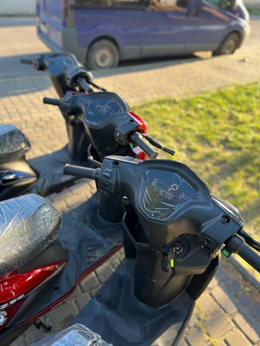 Електро скутер 1500 ват на Літій залізо фостатних акб 72v30ah COrso