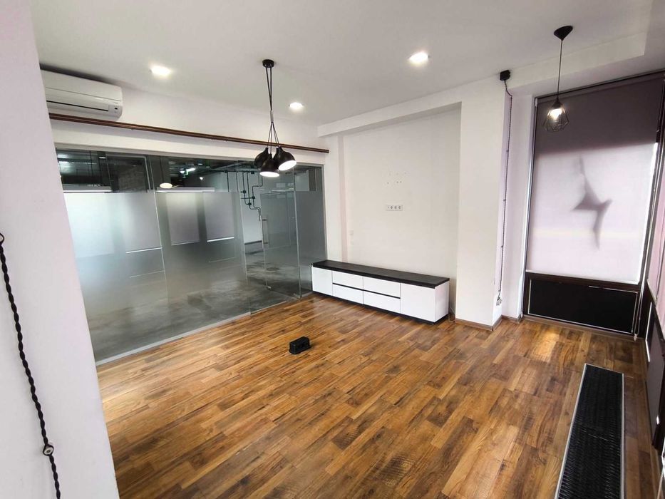 М.Арсенальна, Печерськ, Князів Острозьких, Kyiv Food Market, 330м