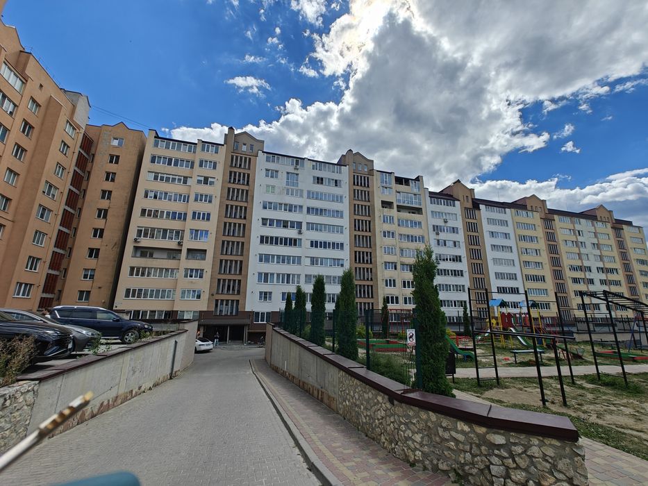 Продаж 3 кім. Сира. Цегляний будинок.  4 поверх