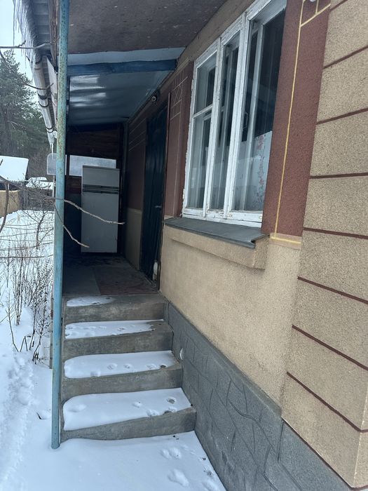 Продам дачний будинок з земельною ділянкою