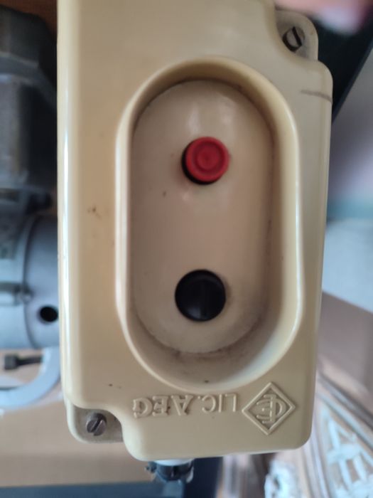 Máquina de costura juKi