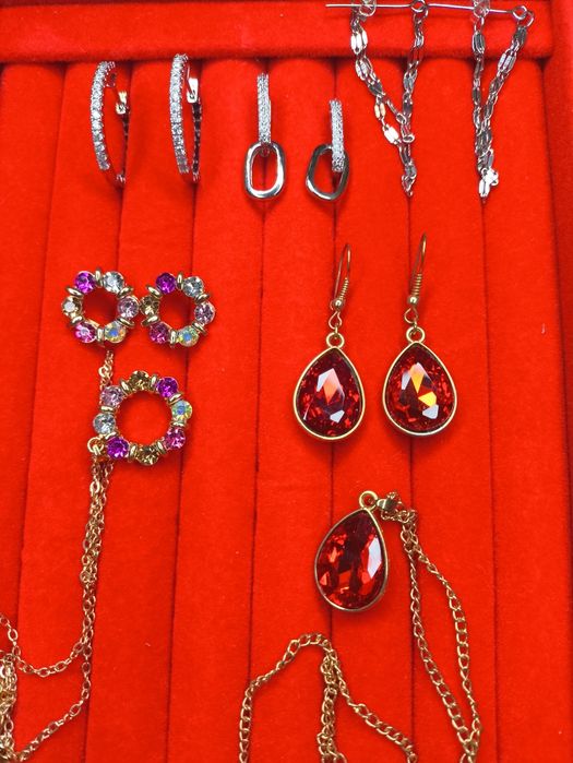 Біжутерія . Нова.