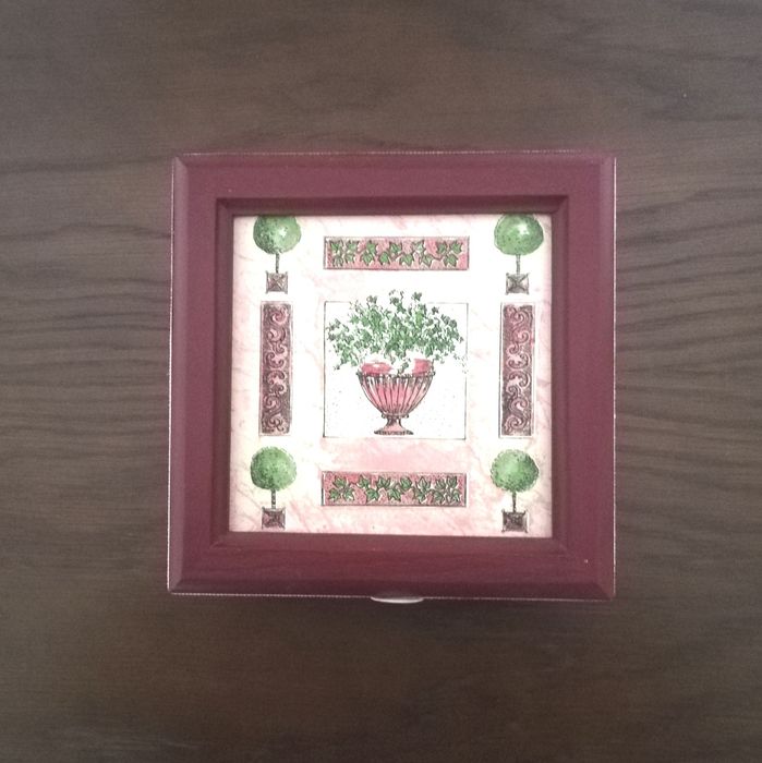 Caixa artesanal decorada