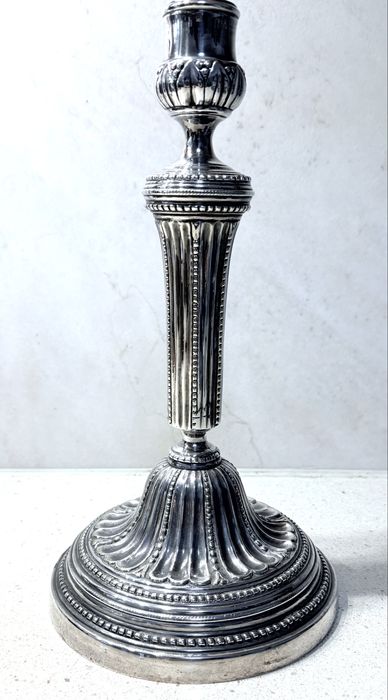 Raro antigo castiçal francês Louis XVI do Sec. XVIII c. banho em prata