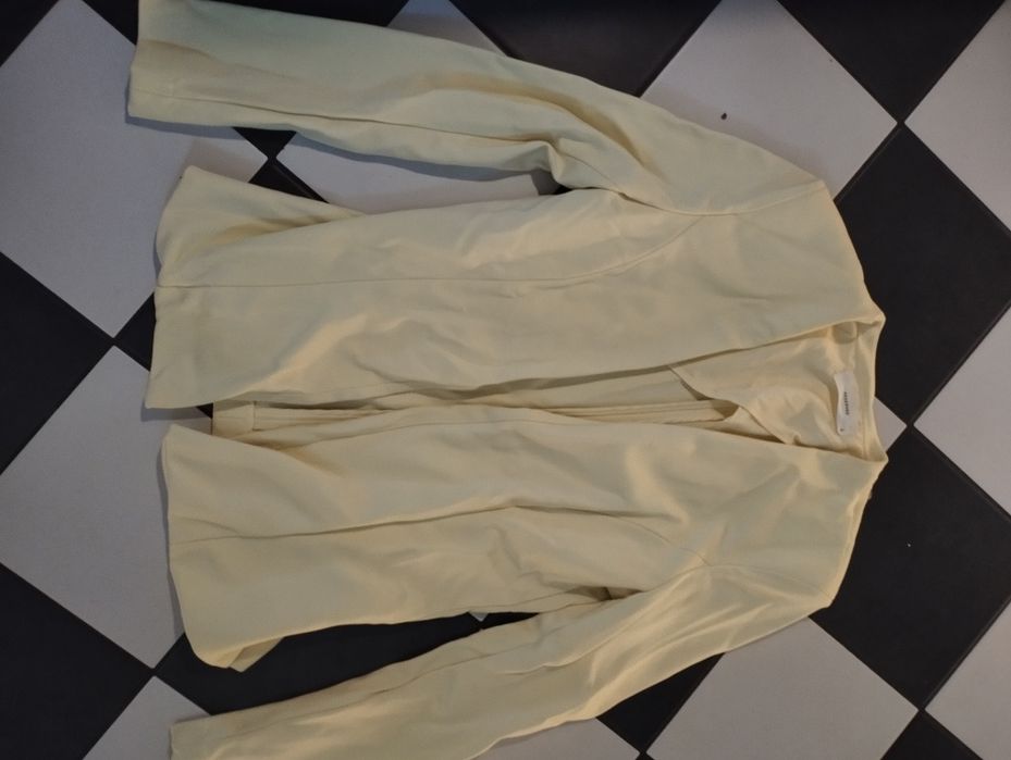 Żakiet Reserved ładny wiosenny kolor