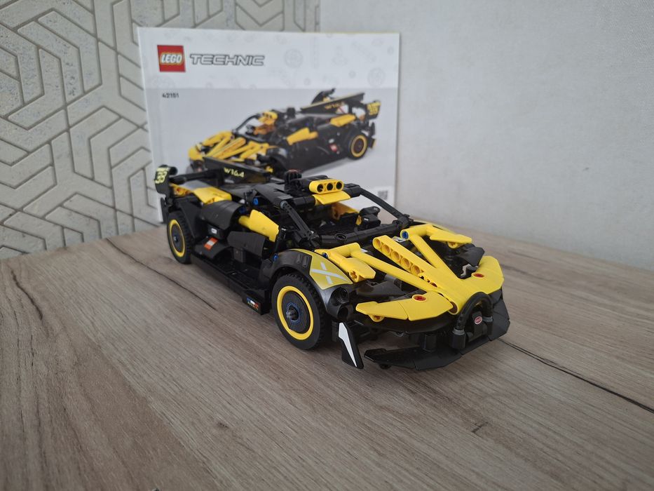 LEGO Technic 42151 Bugatti Bolide з інструкцією