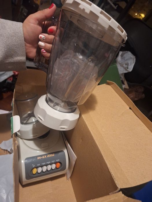 Liquidificadora nova com 2 acessorios