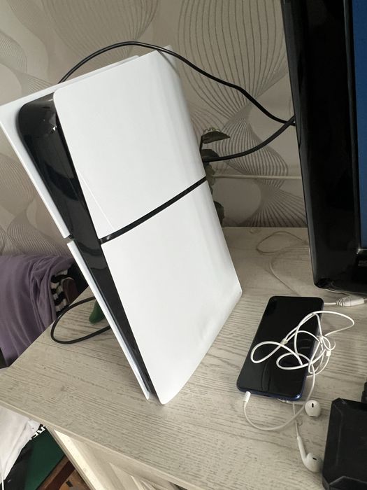 PlayStation 5 Slim Digital Edition 1TB+2 геймпада. Ідеальний стан