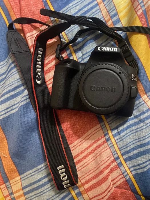 Maquina Canon eos 250d