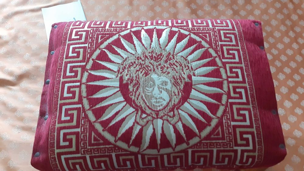 Пуф к туалетному столику