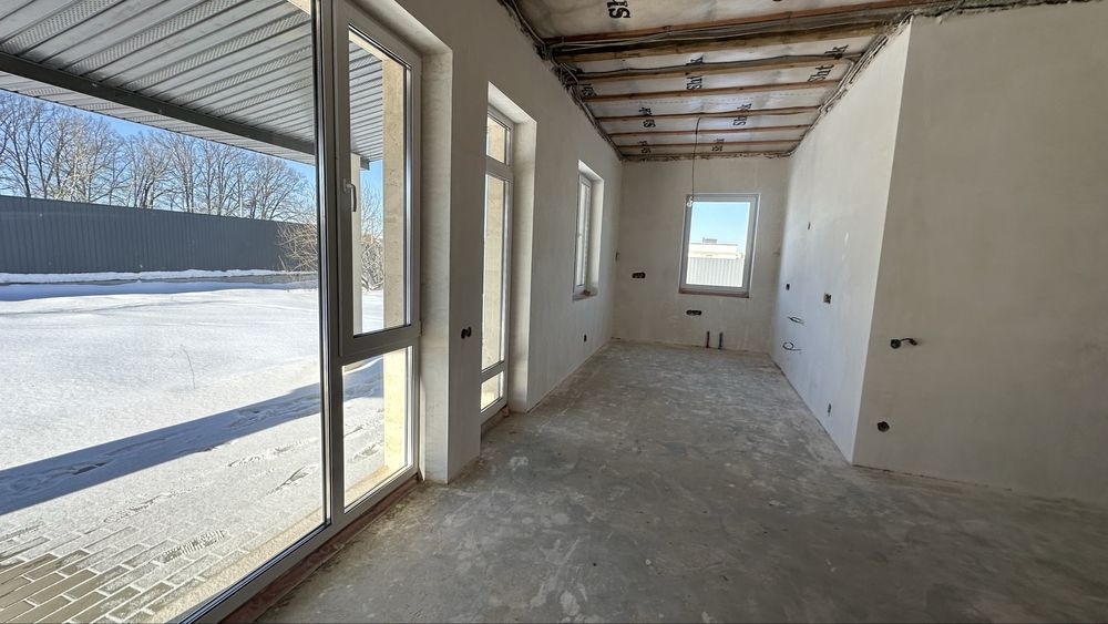 Одноповерховий будинок з частковим ремонтом.