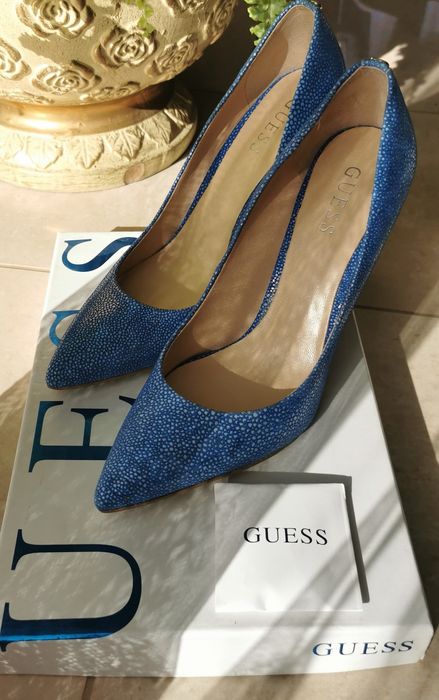 Skórzane szpilki Niebieskie Guess 38
