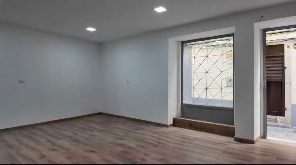 Venda de loja em Setubal com Possibilidade alteração para Habitação