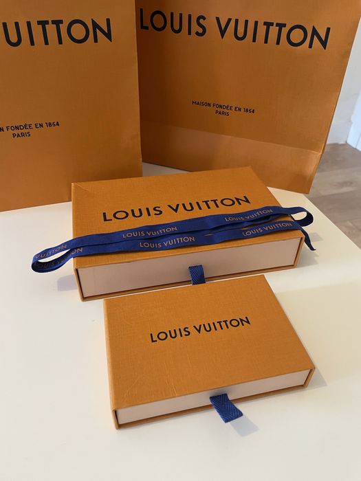 Caixa rigida e sacos ORIGINAL  da Louis Vuitton