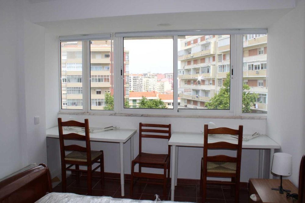 Quarto Duplo (2 Camas) para Arrendar com Despesas Incluídas
