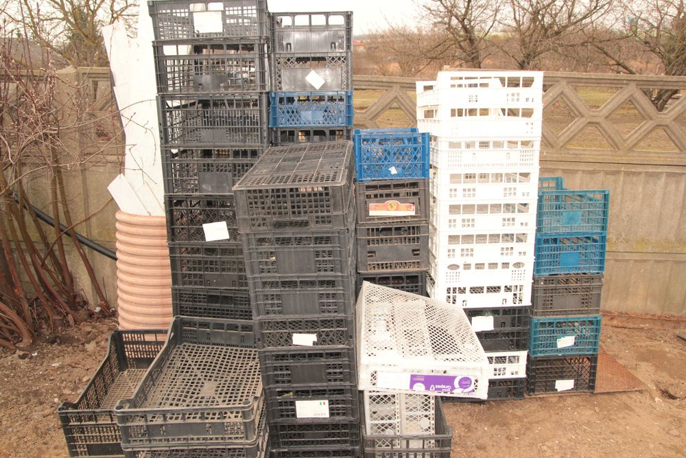 Wiaderka i skrzynki plastikowe