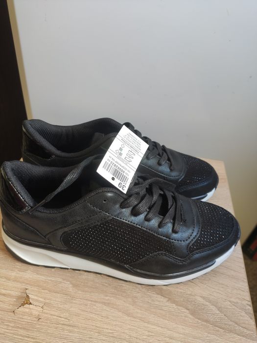 Кроссовки испанские женские