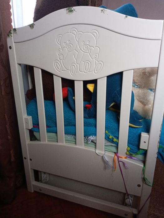 Дитяче ліжко на шарнірах