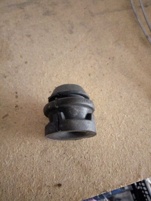 Casquilho inferior radiador Ford